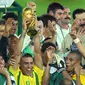 Brasil. Timnas Brasil mampu mencapai partai final Piala Dunia sebanyak 7 kali dalam seluruh 21 edisi Piala Dunia. Dari tujuh kali masuk final, Brasil mampu 5 kali menjadi juara di edisi 1958, 1962, 1970, 1994 dan 2002. Mereka hanya gagal di edisi 1950 dan 1998. (AFP/Odd Andersen)