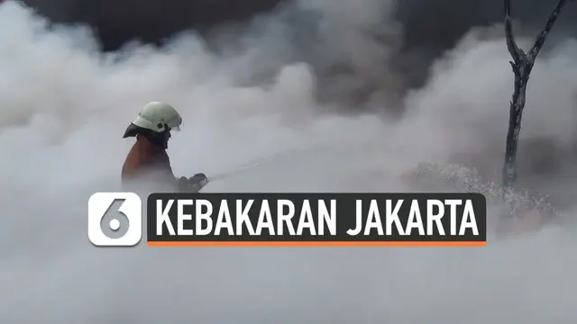 3 Lapak penampungan sampah plastik di Kalideres Jakarta Barat terbakar. Api berasal dari salah satu lapak merembet ke lapak di sekitarnya.  Api cepat membesar karena bahan sampah plastik yang mudah terbakar.