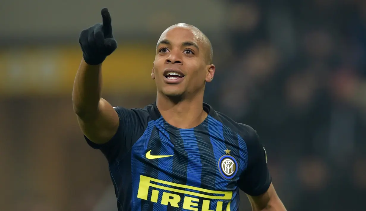 Manchester United semakin gencar mengejar tandatangan pemain Inter Milan asal Portugal, Joao Mario, bahkan Setan Merah dikabarkan ingin melakukan barter dengan Juan Mata pada bursa transfer Januari 2018. (AFP/Giuseppe Cacace)