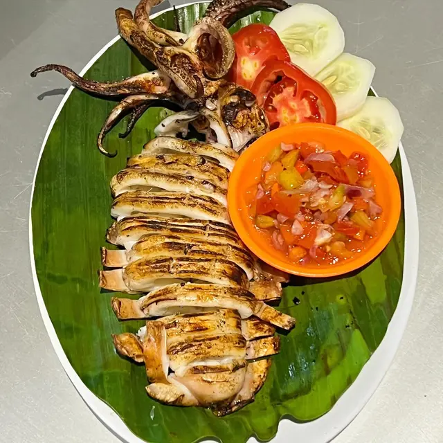 Kuliner Khas Laut dari Sulawesi yang Wajib Dicoba, Luwuk Seafood KM 5.