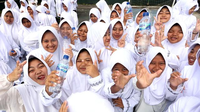 Dalam rangka merayakan Hari Santri Nasional 2024, Danone Indonesia berkolaborasi dengan sejumlah pihak menggelar Upacara Peringatan Hari Santri Nasional 2024 dan kegiatan penanaman 5.000 bibit pohon.