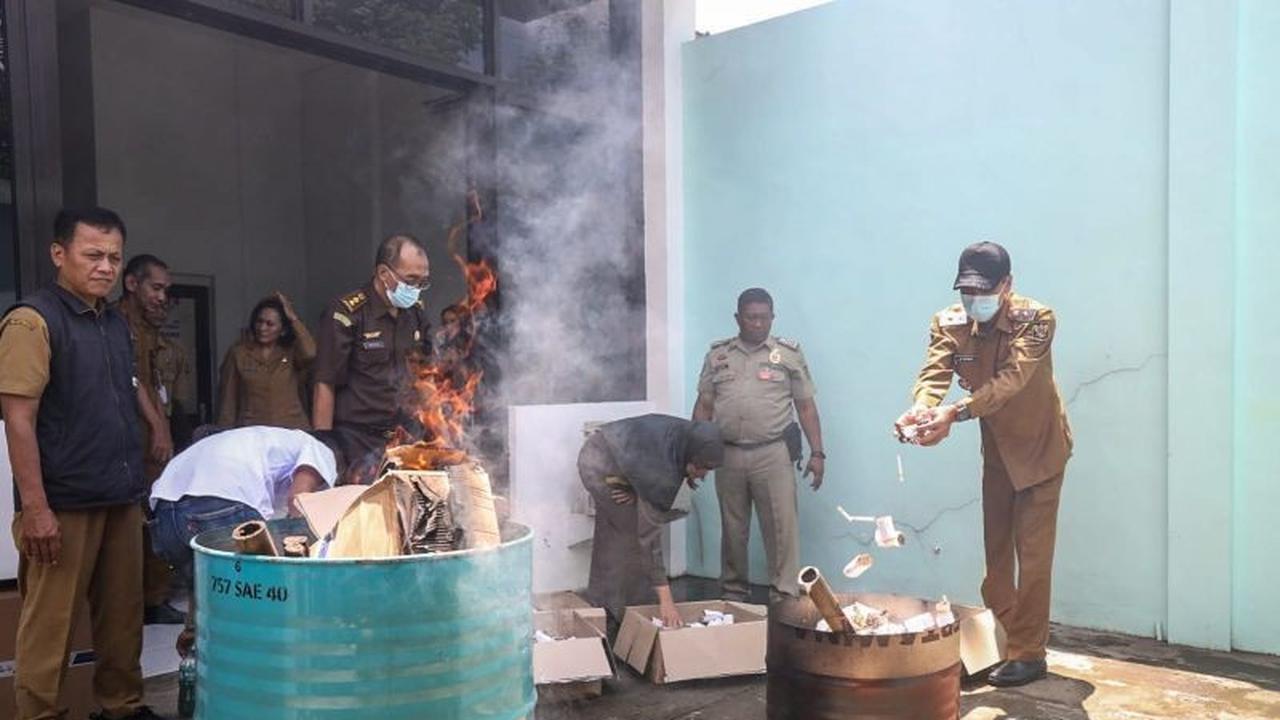 Pemusnahan Rokok Kediri: Ribuan Batang Hasil Pelatihan IHT Dimusnahkan untuk Cegah Peredaran Ilegal