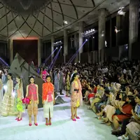 Koleksi Spring/Summer 2020 "Wisik" dari Sapto Djojokartiko.