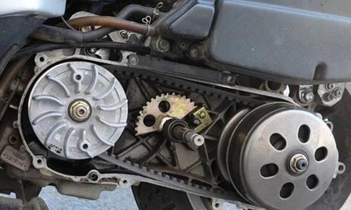 CVT Berisik dan Akselerasi Lemot? Ini Ciri Kampas Ganda Harus Diganti