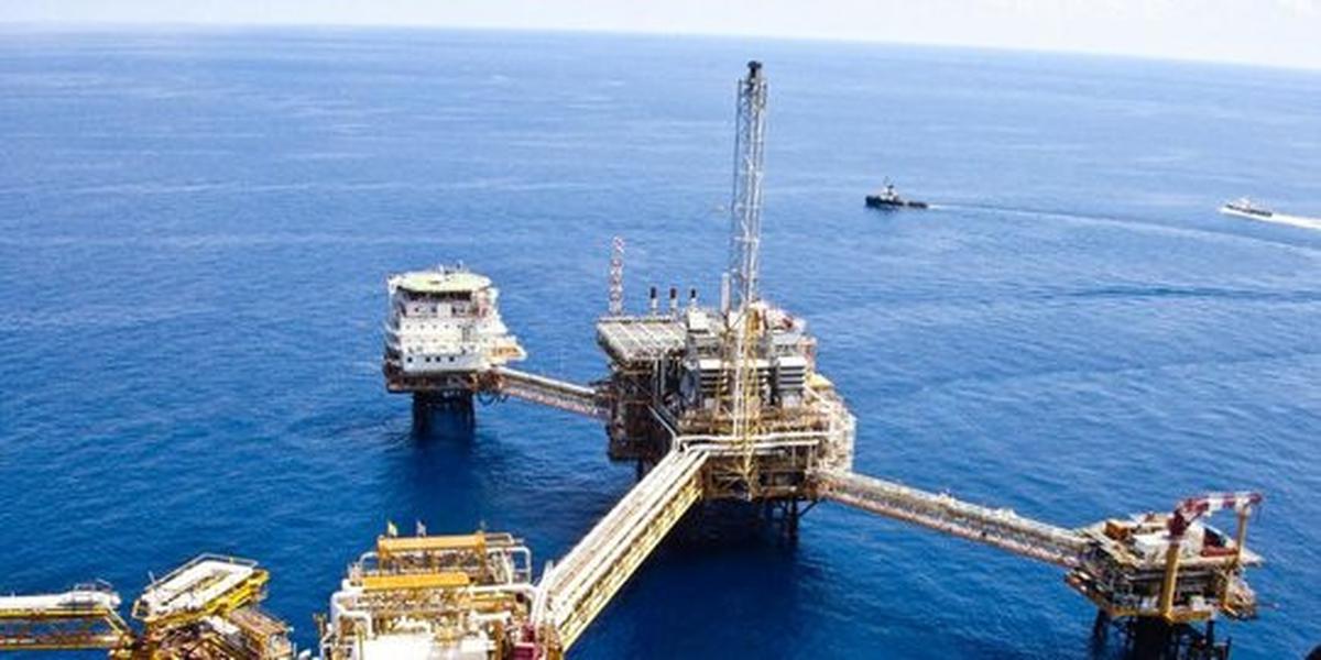 Perusahaan minyak Italia pecat 8.800 pekerja