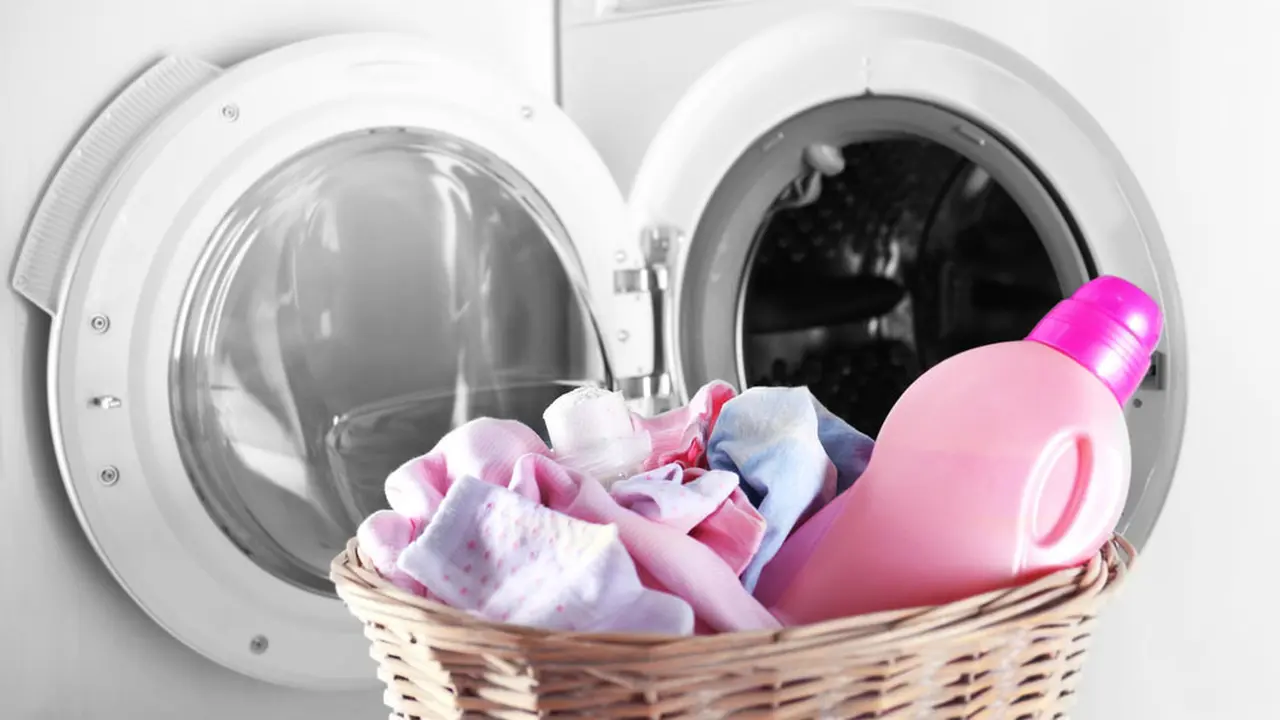 Bolehkah Mencuci Pakaian Bayi dengan Pewangi? (Africa Studio/Shutterstock)