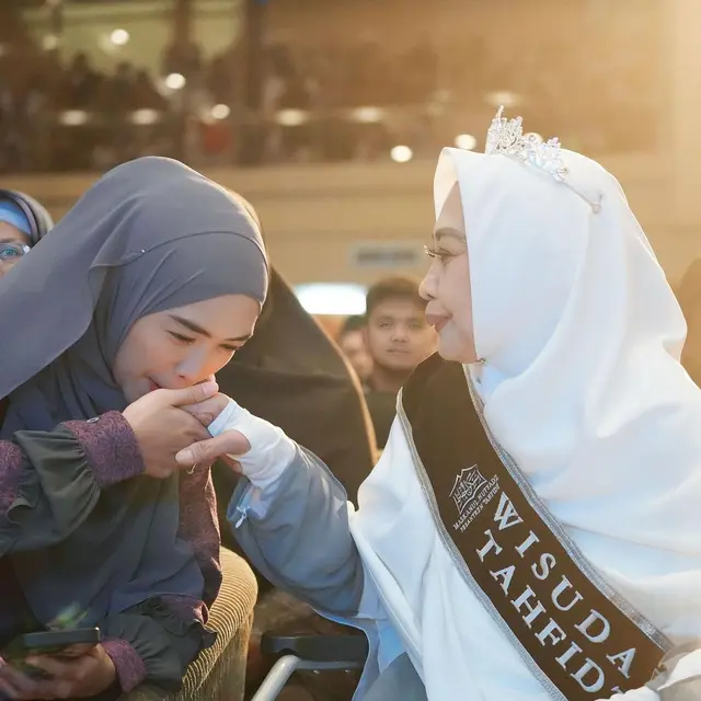 Yunifah ibunda Oki Setiana Dewi