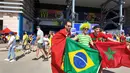 Suporter Timnas Brasil dan Timnas Maroko foto bersama di Metlife Stadium, Minggu (14/6/2026) dini hari WIB. (Bola.com/Hery Kurniawan)