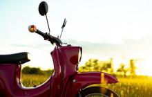 Ada berbagai merek motor bekas dengan harga Rp3 jutaan, seperti Honda dan Suzuki.