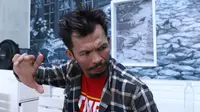 Karakter yang diperankan oleh Cecep Arif Rahman adalah Rafael, penjahat kelas kakap asal Indonesia yang mencari kekuatan dan menjadi musuh bebuyutan Cassie Weston sang pemeran utama itu sendiri. (Nurwahyunan/Bintang.com)