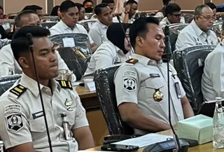 Kepala Lapas Kelas IIA Cibinong nonaktif Wisnu Hani Putranto (tengah) dalam Rapat Dengar Pendapat (RDP) Komisi XIII DPR di Kompleks Parlemen, Jakarta Senin (28/9/2026). (Foto: Liputan6.com/Winda Nelfira).