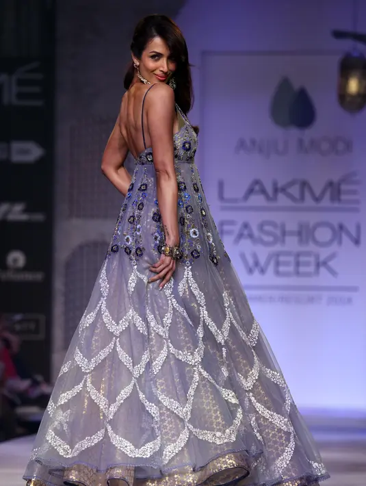 Wanita Muslim ini memang memiliki tubuh ramping dan kencang, tak heran dirinya tetap eksis meski sudah memiliki dua anak. (Bintang/EPA)