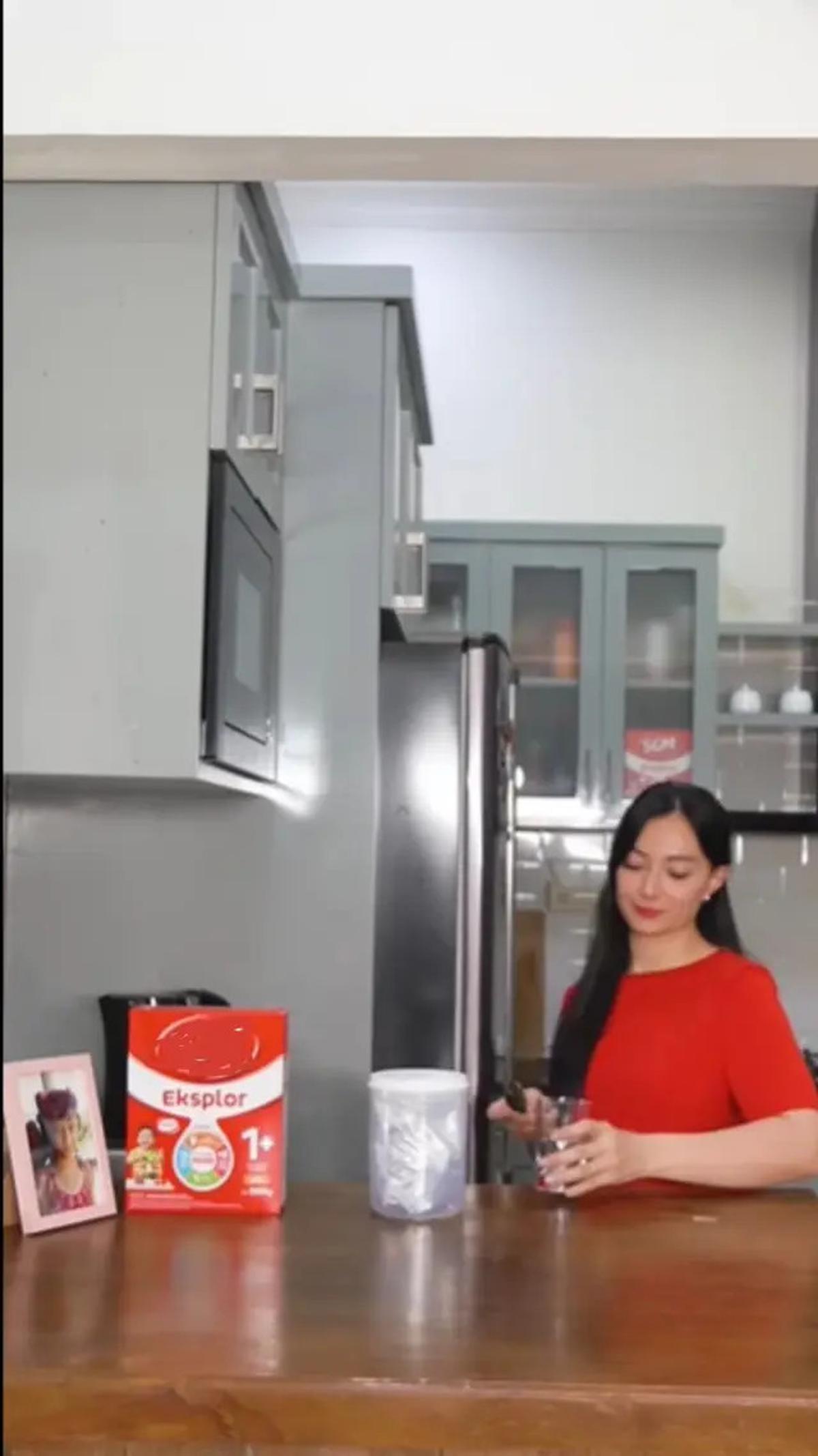 Desain Dapur Asmirandah, Tunjukkan Sisi Sederhana yang Elegan
