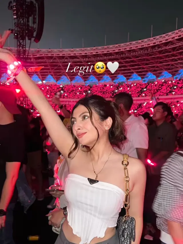 Artis Nonton Konser Coldplay di GBK