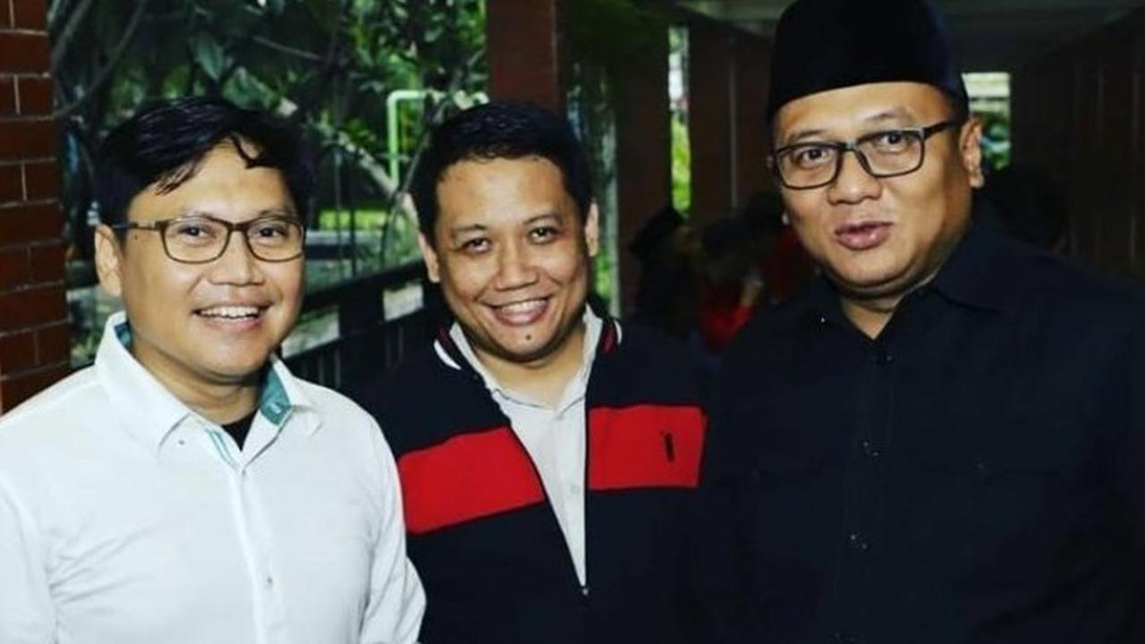 Adi Permana (kiri), Bram Bontak (tengah), dan Pradi Supriatna (kanan) saat foto bersama di salah satu acara.
