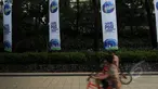 Sejumlah spanduk terpajang di sekitar lokasi Kongres PSSI 2015 di Hotel JW Marriot, Surabaya, Jawa Timur, Jumat (17/4/2015). Kongres akan memilih Ketua Umum PSSI dan anggota Komite Eksekutif periode 2015-2019. (Liputan6.com/Helmi Fithriansyah)