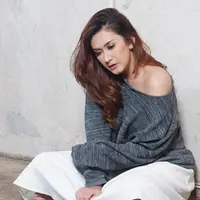 "Saya langsung, 'Mikha, jangan sampai ada yang pegang-pegan Mikha', warningnya keras banget. 'Nggak semua orang baik sama Mikha, kamu harus hati-hati', aku bilang gitu," ucap Nafa Urbach. (Instagram/nafaurbach)