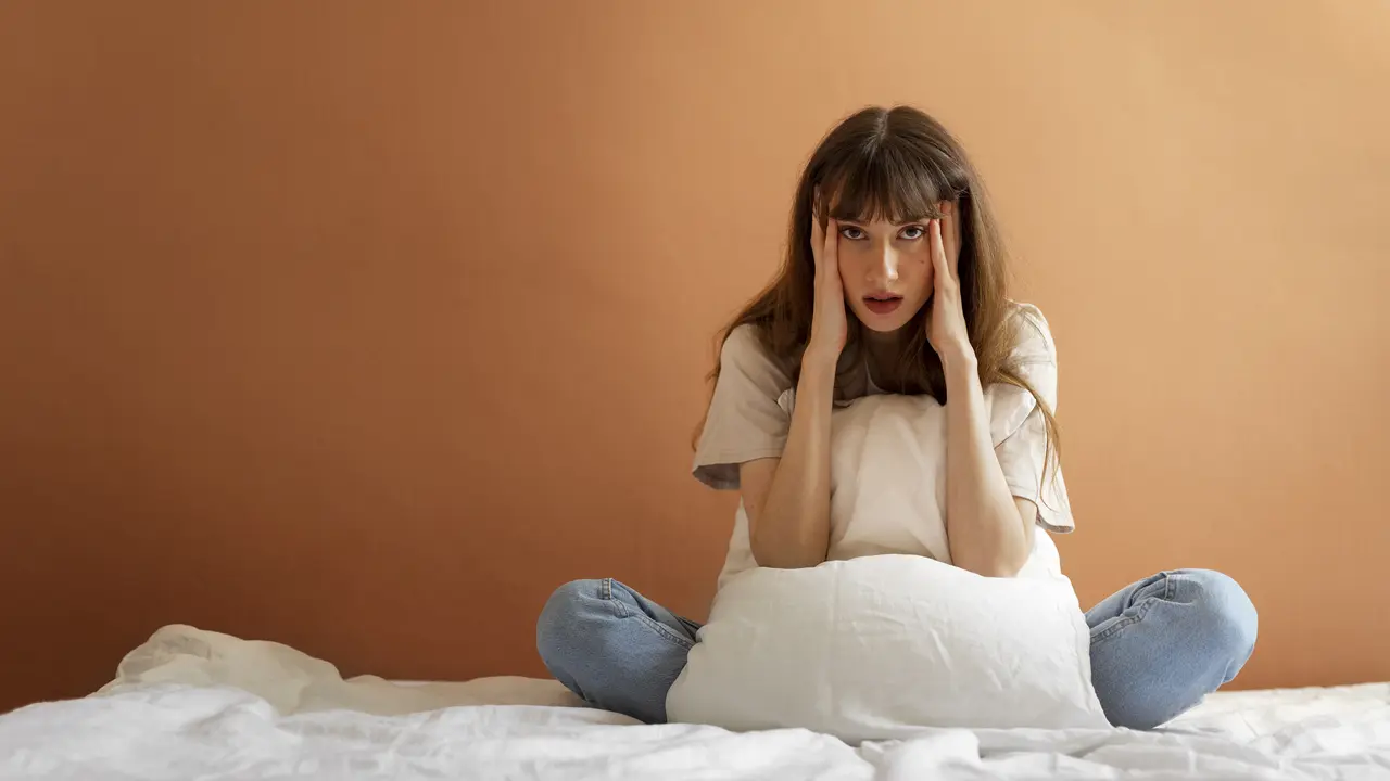 wanita dibohongi / wanita kaget / wanita di kamar