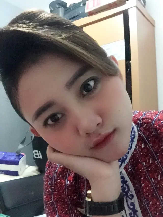 6 Potret Cantik Tunangan Muhammad Nasir yang Seorang Pramugari