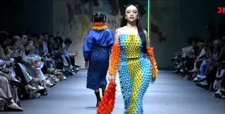 Naura Ayu kembali unjuk gigi berjalan di catwalk Jakarta Fashion Food Festival atau JF3, pada Sabtu kemarin.