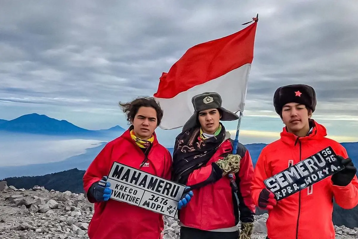 El Rumi dan Al Ghazali Kirim Doa untuk Warga Sekitar Gunung Semeru.