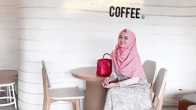 Ratu Rizky Nabila Berhijab dan Bercadar