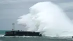Ombak menghantam pemecah gelombang di sebuah pelabuhan di Kota Kiho, Prefektur Mie, Jepang, Jumat (11/10/2019). Badan Meteorologi Jepang (JMA) memprediksi Topan Hagibis akan menerjang kawasan Jepang pada akhir pekan ini. (AP Photo/Toru Hanai)