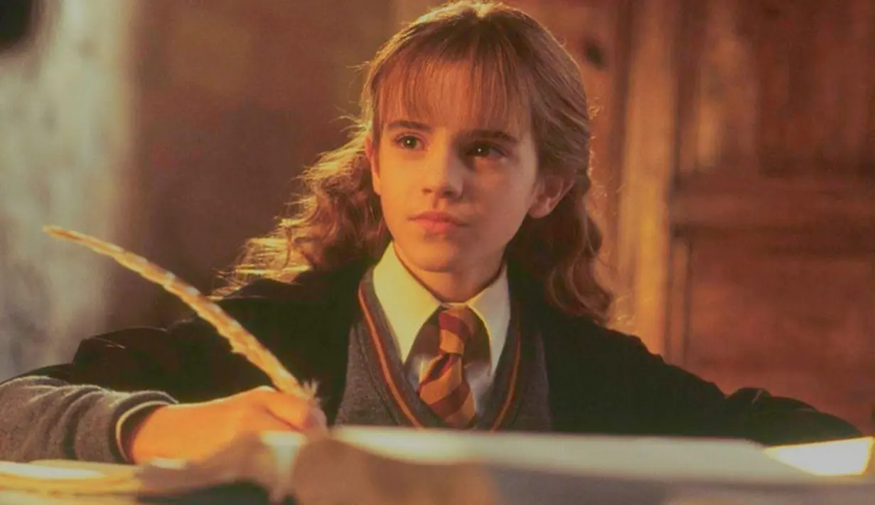 Seperti yang sudah diketahui, penyihir tak bisa melakukan Apparate di dalam Hogwarts. Hal itu pun sering dikatakan oleh Hermione. (Warner Bros.)