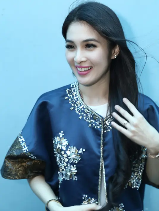 Ingin menjadi sebuah kejutan, Sandra tidak ingin memeriksa kehamilannya dengan testpack. Kabarnya ia hanya ingin yang lebih pasti saja dengan memeriksakannya di dokter. (Galih W. Satria/Bintang.com)