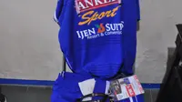Untuk kesekian kalinya, Arema Cronus mengubah desain jersey mereka, termasuk di Piala Presiden 2015. (Bola.com/Kevin Setiawan)