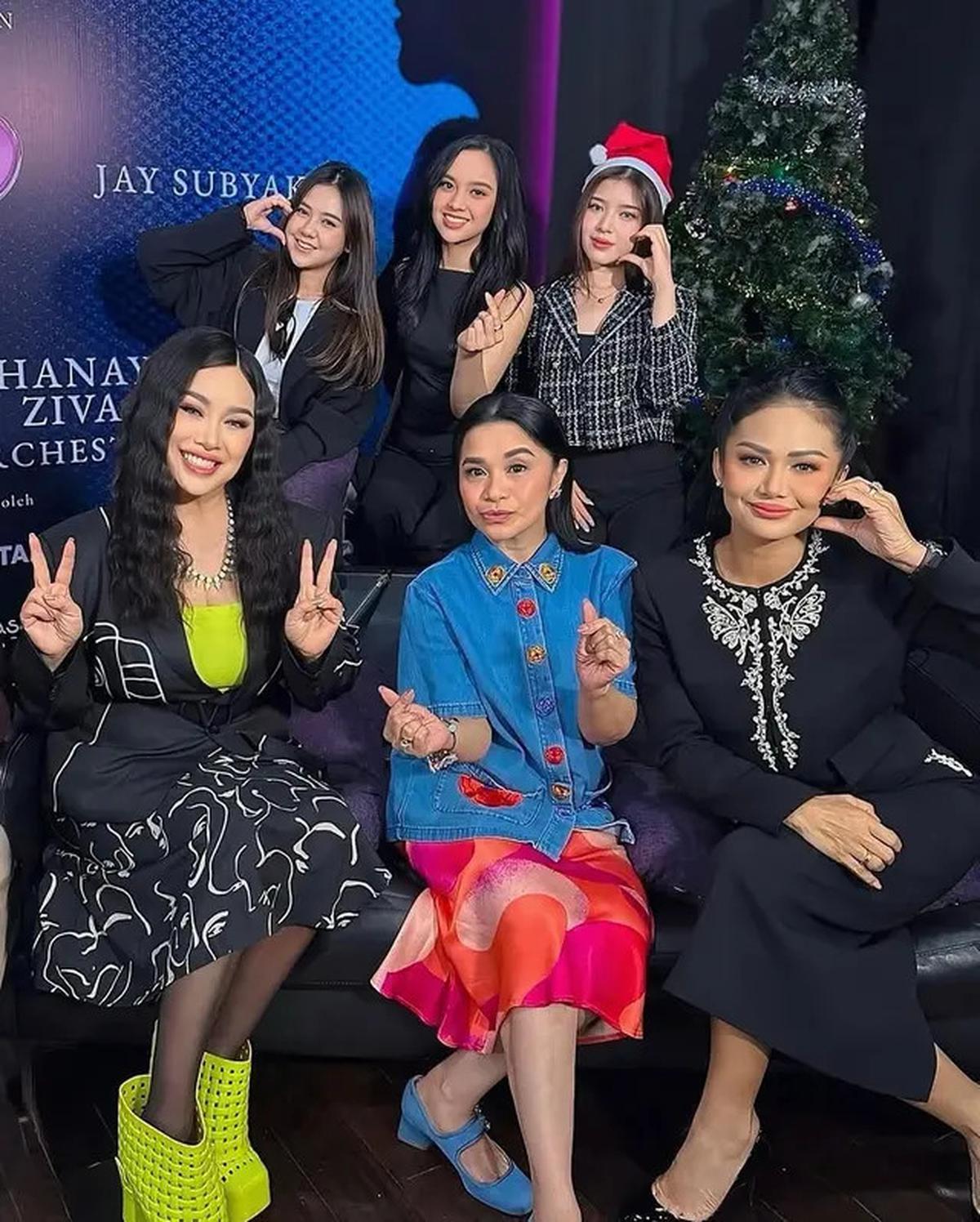 Gaya Kompak Tiga Diva Krisdayanti, Ruth Sahanaya, dan Titi DJ di Satu Panggung, Tampil Energik di Usia 50an