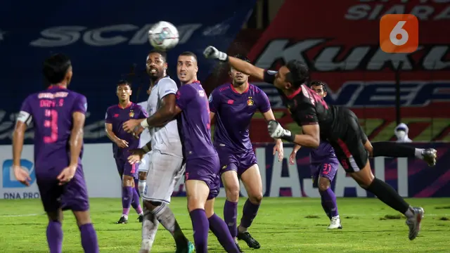 Foto: Hasil BRI Liga 1, Arema FC Sukses Kalahkan Persik Kediri dalam Drama Lima Gol