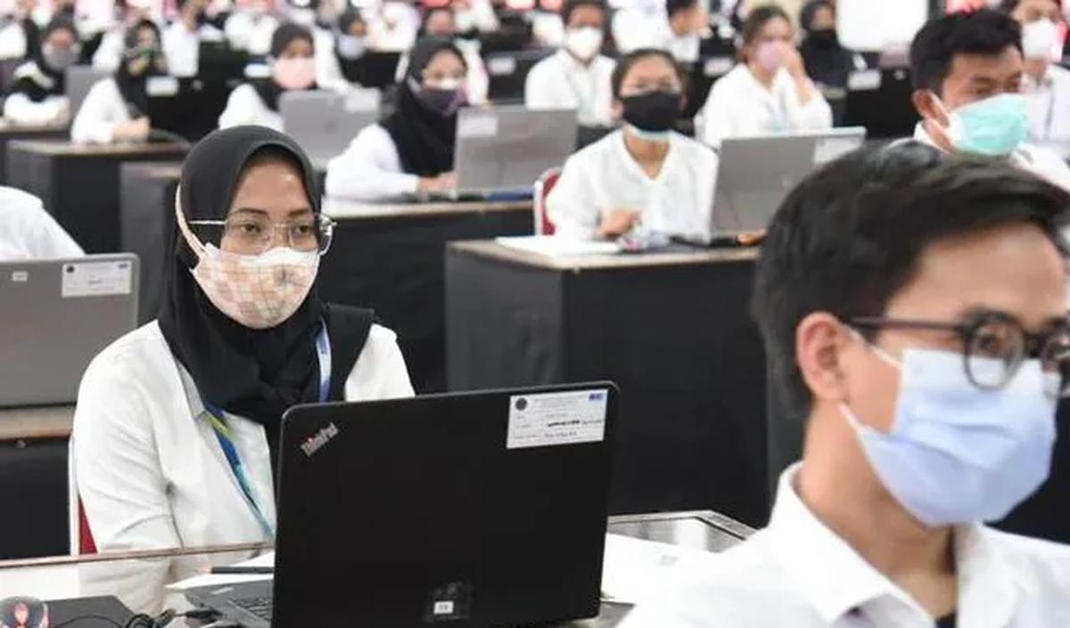 Anas mengatakan, terdapat sejumlah arah kebijakan rekrutmen ASN 2023. Pertama, fokus pada pelayanan dasar dengan guru dan tenaga kesehatan menjadi formasi yang paling banyak disediakan.