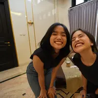 Dari ngobrol sampai buat video TikTok bareng, Fuji dan Jeje akrab di pertemuan pertama. (YouTube Fuji an)