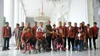 Atlet Paralimpiade yang baru saja berjuang pada ajang Paralimpiade Rio de Janeiro 2016, diterima Presiden RI, Joko Widodo, di Istana Negara. (Kemenpora)