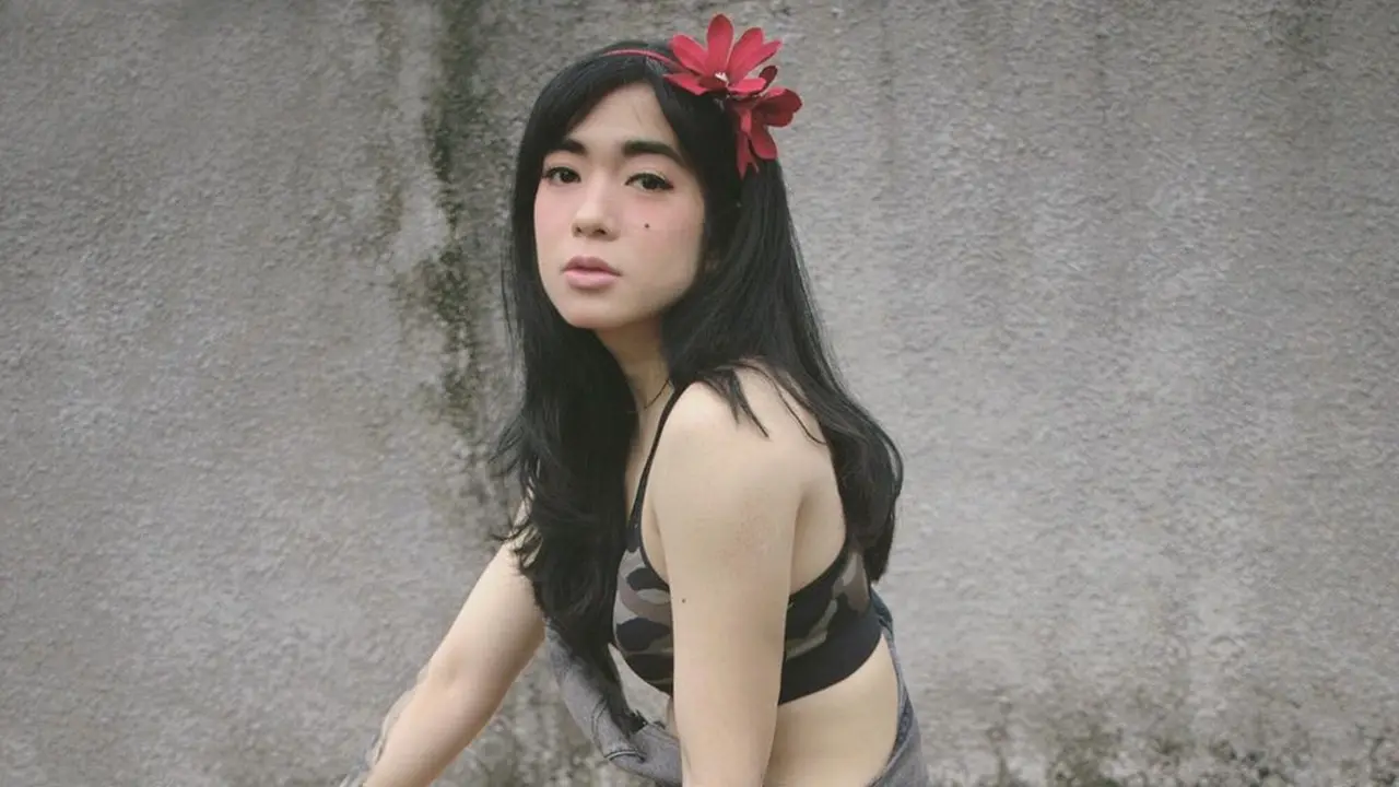 7 Potret Terbaru Prisa, Gitaris Cewek yang Duet dengan J-Rocks