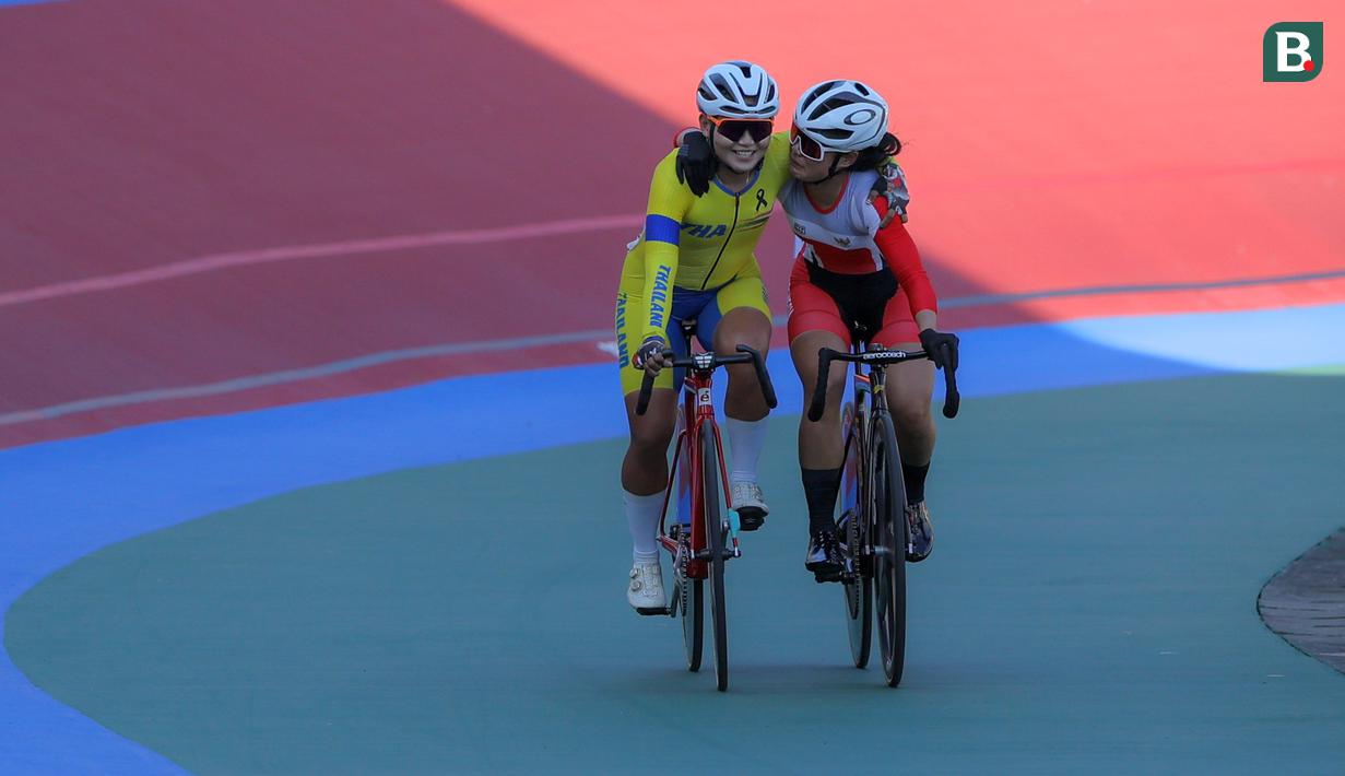 Sebelumnya, ia meraih emas di nomor individual time trial (ITT) road race. Sebagai informasi, secara keseluruhan, Ayustina Delia Priatna berhasil menyumbang satu medali emas dan dua perunggu untuk kontingen Indonesia. (Bola.com/Bagaskara Lazuardi)