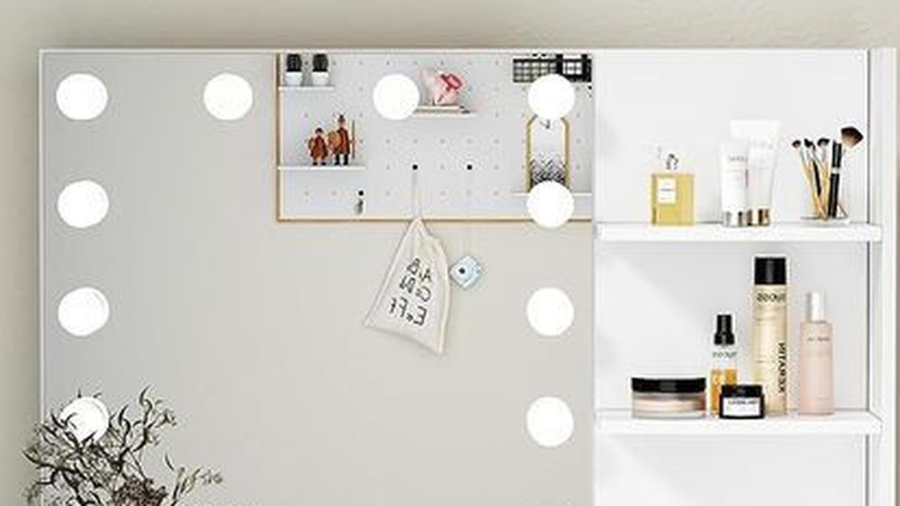 3.&nbsp;Model Meja Rias Modern Nuansa Putih dengan Lighting