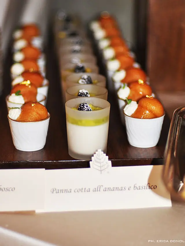 Sajian panna cotta