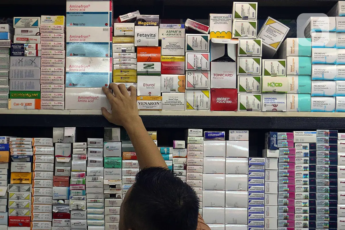 Pedagang obat di Pasar Pramuka