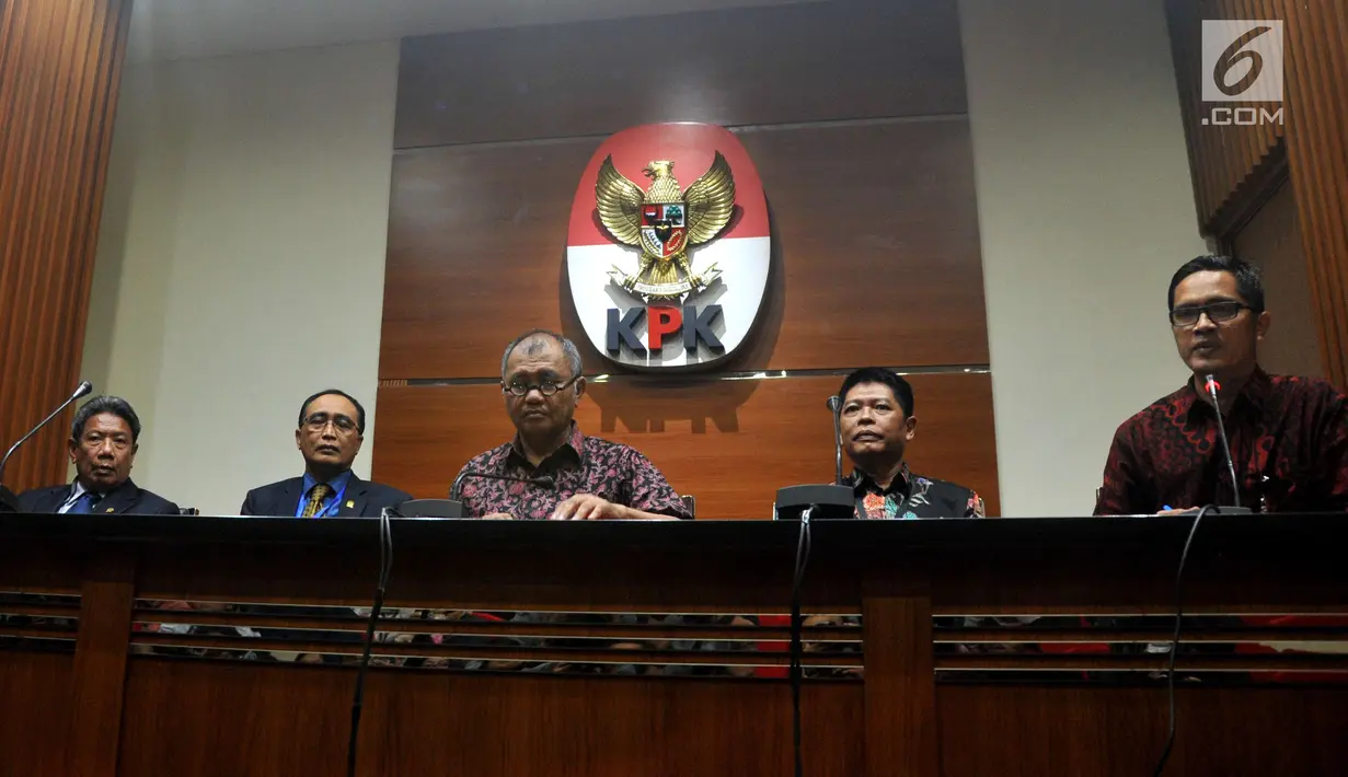 Suasana jumpa pers mengenai OTT di PN Jakarta Selatan, di gedung KPK, Jakarta, Selasa (22/8). KPK menetapkan Tarmizi, dan Akhmad Zaini terkait putusan gugatan perkara perdata di PN Jaksel. (Liputan6.com/Helmi Afandi)