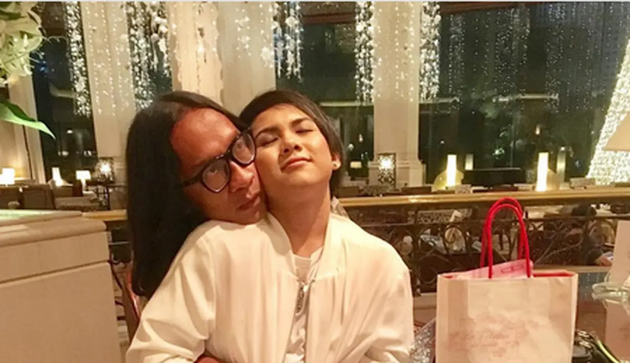 Kuasa hukum Evelyn bilang, usai daftar talak cerai, Aming pernah Menggauli Evelyn.  Itu dinilainya sebagi bukti kalau masih ada cinta di antara mereka. (Instagram/ev0124)