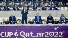 Presiden Prancis, Emmanuel Macron, menonton langsung laga semifinal Piala Dunia 2022 di Stadion Al Bayt, Al Khor, Qatar. (AP Photo/Martin Meissner)
