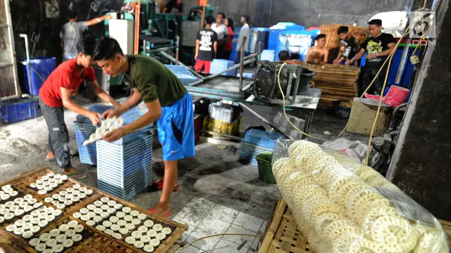 Pengusaha Kerupuk Keluhkan Kenaikan Harga Tepung Tapioka