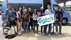Para pemenang Carlsberg Hospitality foto bersama saat tiba di Bandara Charles de Gaulle, Paris, Jumat (24/6/2016). Produsen bir Carlsberg mengundang mereka untuk menonton langsung Piala Eropa 2016. (Bola.com/Vitalis Yogi Trisna)