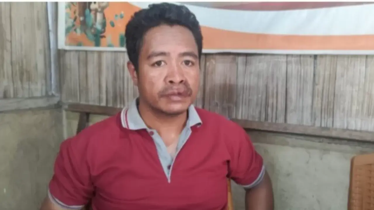 Guru di Sikka NTT Jatuh Pingsan usai Ditegur Bupati karena Merokok Saat Dialog