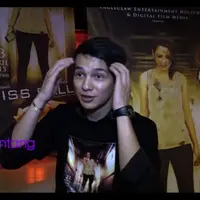 Selalu tampil trendi namun Marcel Darwin mengaku barang yang ia pakai tak harus selalu mahal dan bermerk.