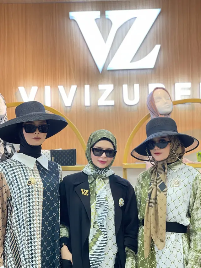 Desainer Vivi Zubedi. (Foto: Dok. Instagram @mrsvivi)