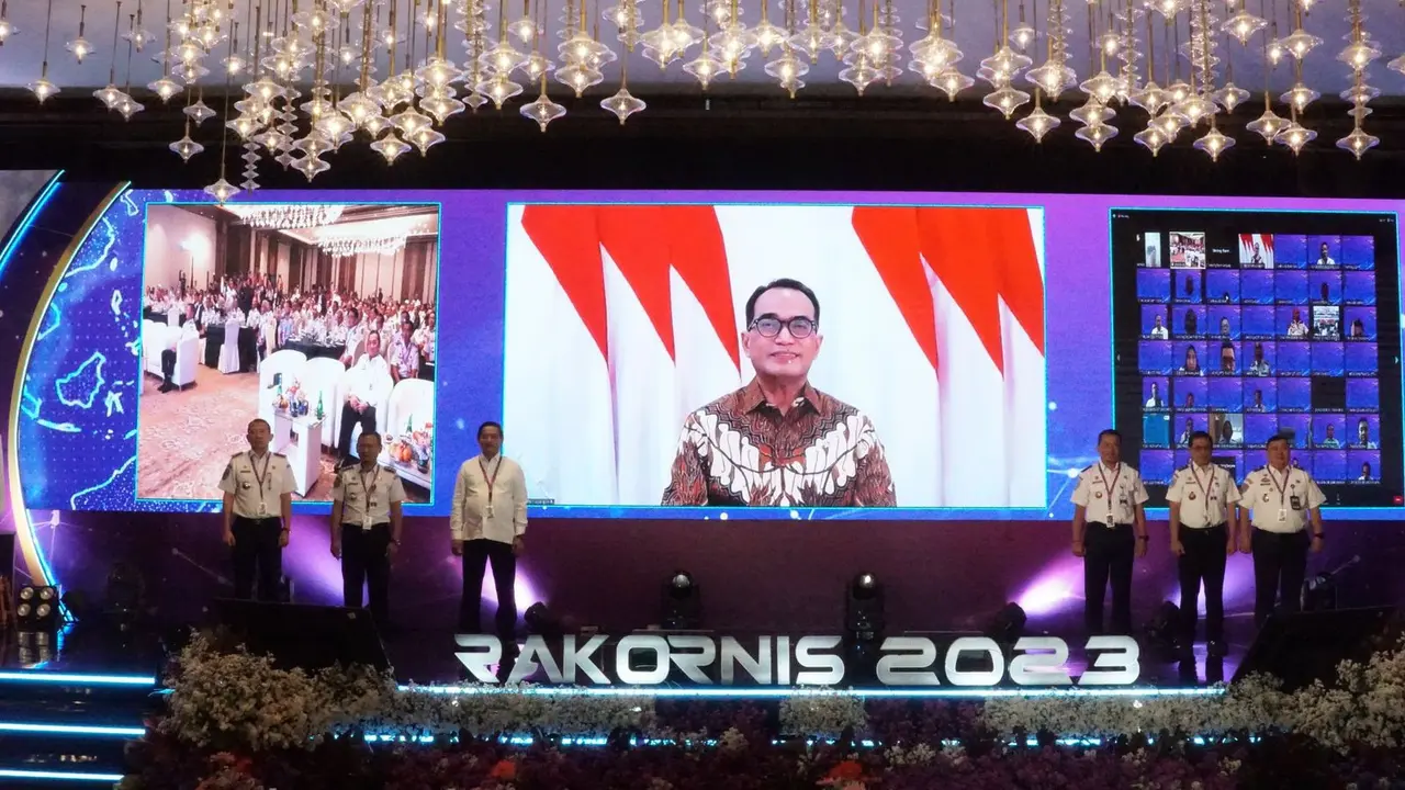 Menteri Perhubungan Budi Karya Sumadi membuka Rapat Koordinasi Teknis (Rakornis) Bidang Perhubungan Darat Tahun 2023 secara daring, Rabu (8/11/2023). (Dok Kemenhub)