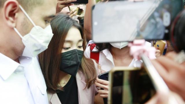 6 Potret Chandrika Chika Datangi Polres Jakarta Selatan Terkait Kasus Putra Siregar